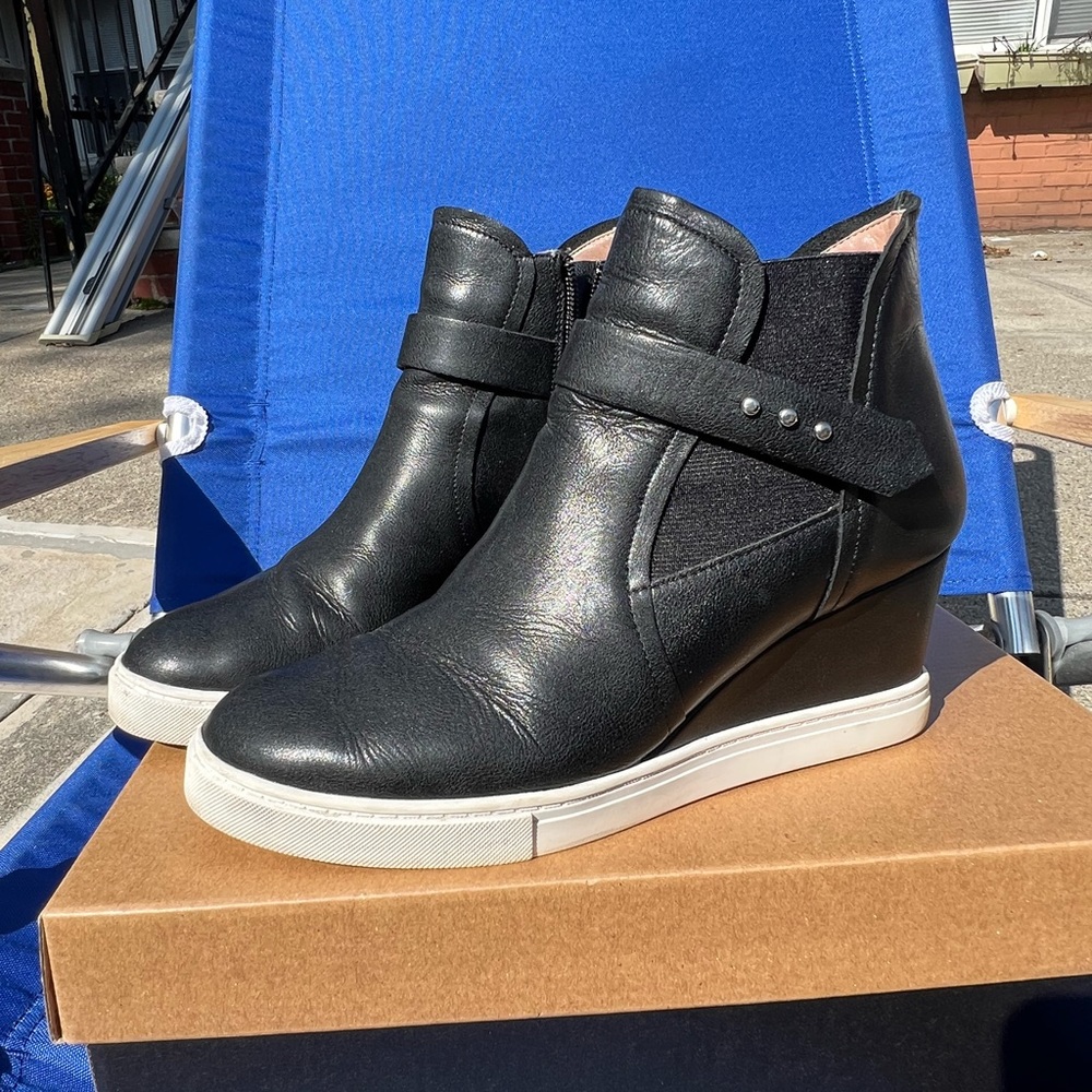 Womens Paola Black Leather Wedge High Top Sneakers Size 7M